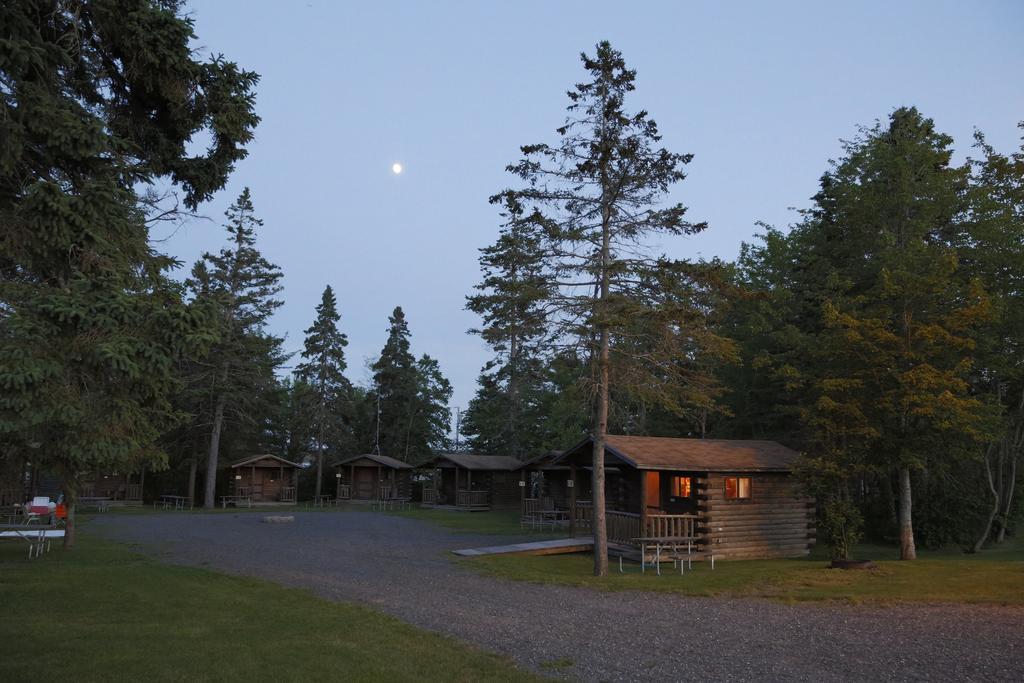 Narrows Too Camping Resort Cabin 1 トレントン エクステリア 写真